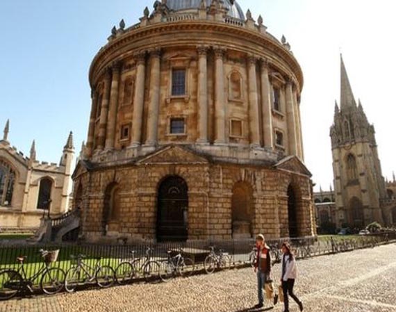Oxford University to launch first online 'Mooc' course